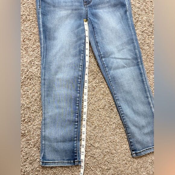 NWT Judy Blue Mid-Rise Capri Jeans - Picture 5 of 8